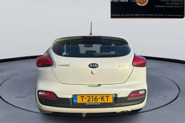 Kia Ceed (2015) thumbnail 6