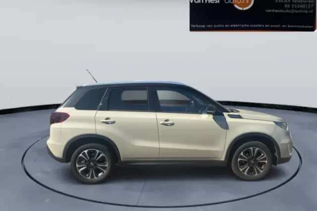 Suzuki Vitara (2022) thumbnail 2