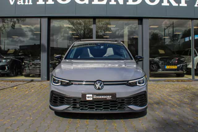 Volkswagen Golf (2023) thumbnail 2