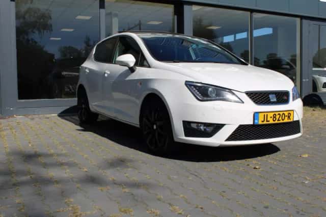 SEAT Ibiza (2016) thumbnail 3