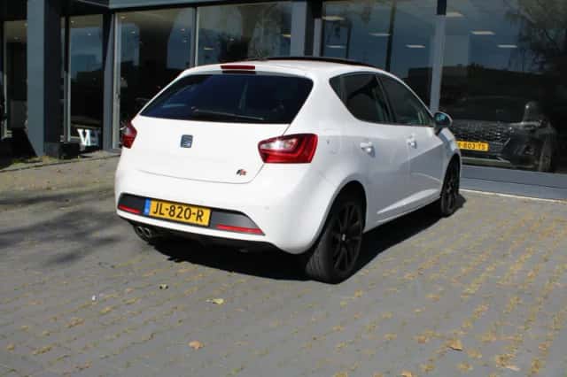 SEAT Ibiza (2016) thumbnail 5