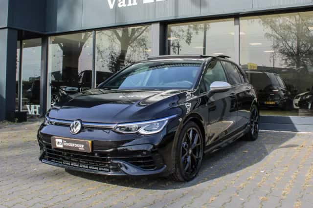 Volkswagen Golf (2021) thumbnail 1