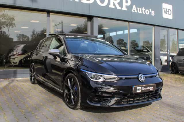 Volkswagen Golf (2021) thumbnail 3