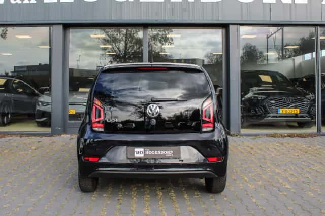 Volkswagen Up! (2018) thumbnail 6