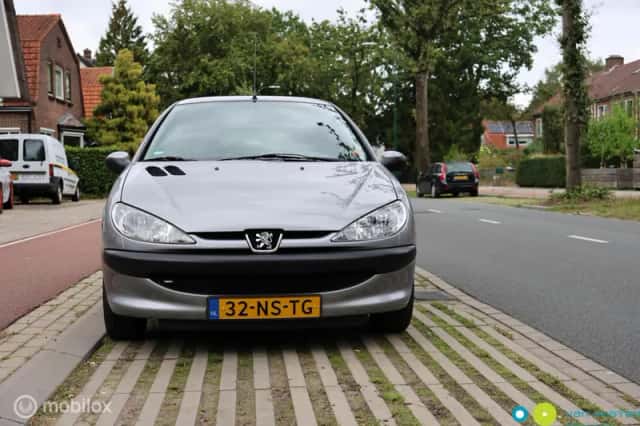 Peugeot 206 (2004) thumbnail 3