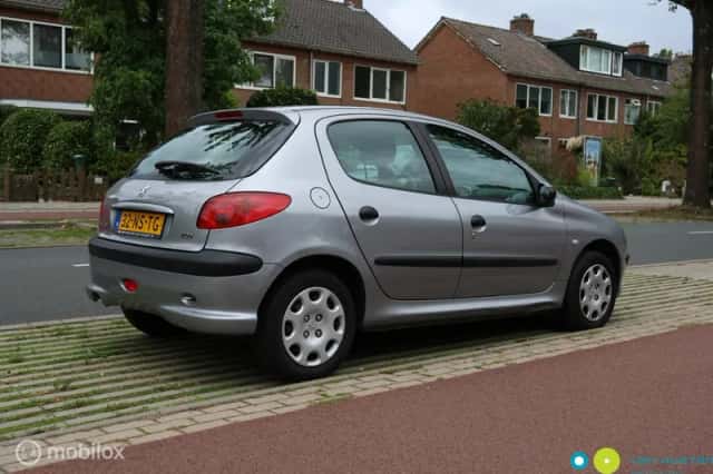 Peugeot 206 (2004) thumbnail 6