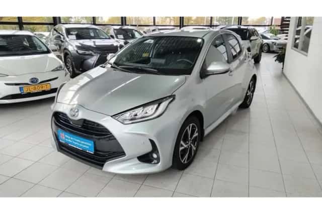 Toyota Yaris (2024) thumbnail 4