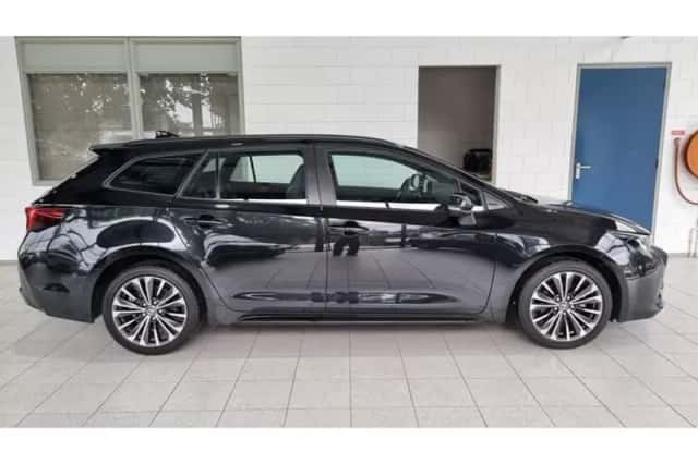 Toyota Corolla (2024) thumbnail 2