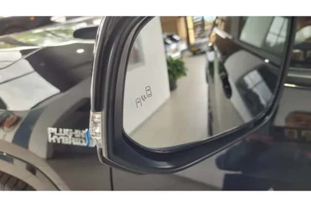 Toyota RAV4 (2022) thumbnail 6