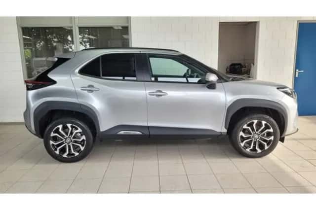 Toyota Yaris Cross (2025) thumbnail 2