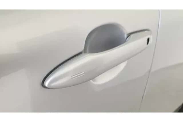 Toyota Corolla Cross (2023) thumbnail 6