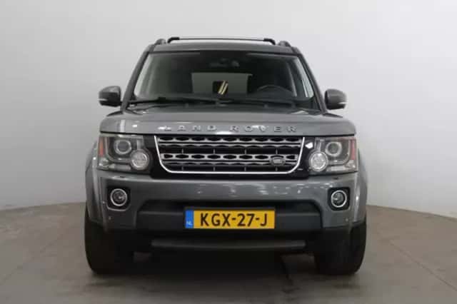 Land Rover Discovery (2015) thumbnail 3