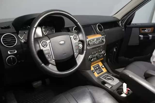 Land Rover Discovery (2015) thumbnail 4