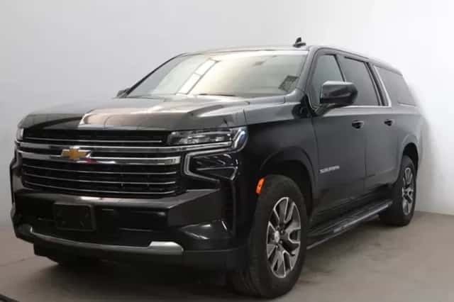 Chevrolet Suburban (2021) thumbnail 1