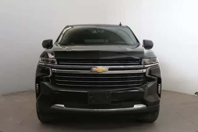 Chevrolet Suburban (2021) thumbnail 2