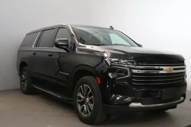Chevrolet Suburban (2021) thumbnail 3