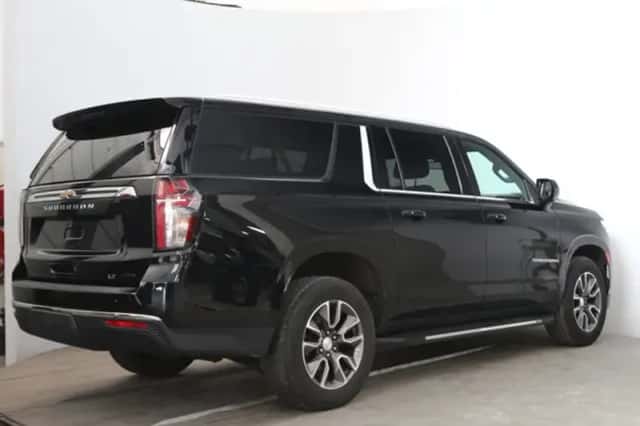 Chevrolet Suburban (2021) thumbnail 5
