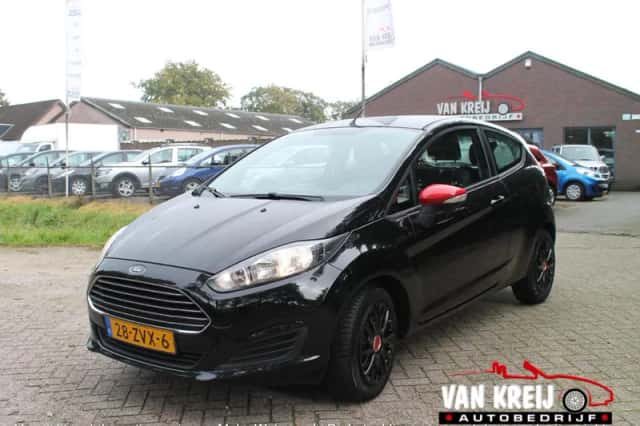 Ford Fiesta (2013) thumbnail 2