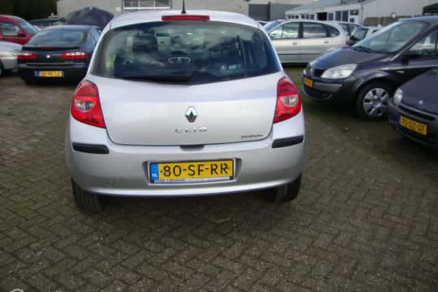 Renault Clio (2005) thumbnail 5