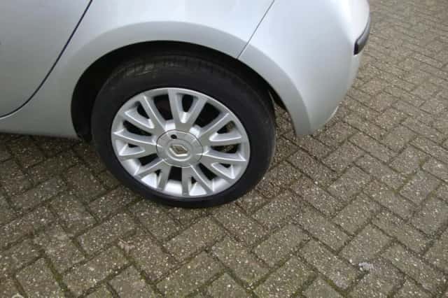 Renault Clio (2005) thumbnail 6