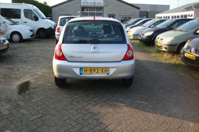 Renault Clio (2009) thumbnail 4