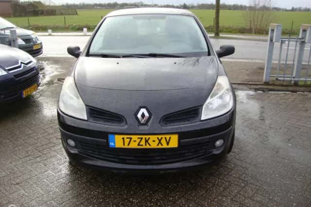 Renault Clio (2008) thumbnail 3
