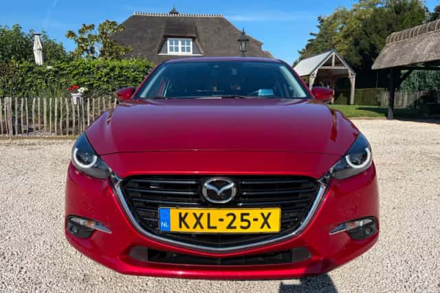Mazda 3 (2017) thumbnail 2