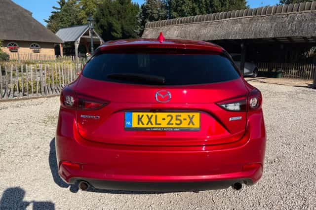 Mazda 3 (2017) thumbnail 5