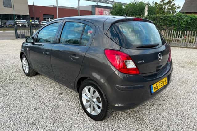 Opel Corsa (2014) thumbnail 4