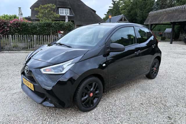 Toyota Aygo (2022) thumbnail 2