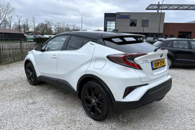 Toyota C-HR (2019) thumbnail 4