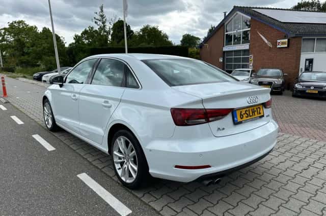 Audi A3 (2013) thumbnail 2