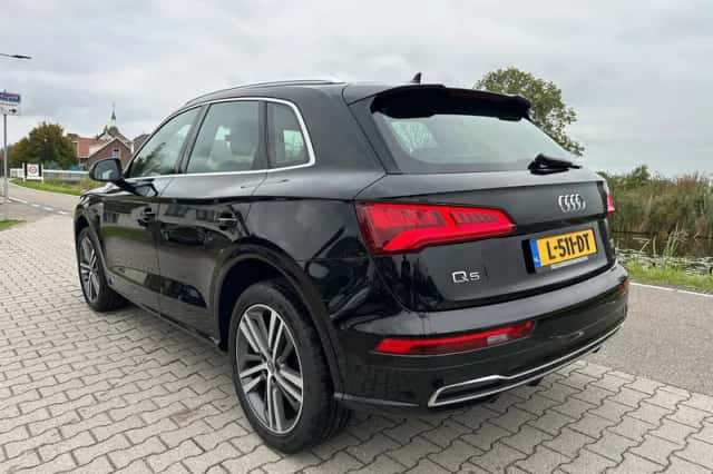 Audi Q5 (2017) thumbnail 2