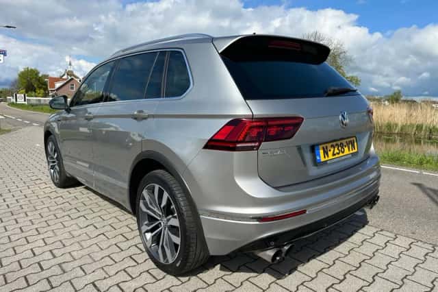 Volkswagen Tiguan (2017) thumbnail 2