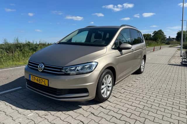 Volkswagen Touran (2018) thumbnail 1