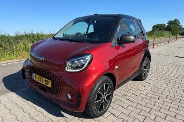 Smart ForTwo (2021) thumbnail 1