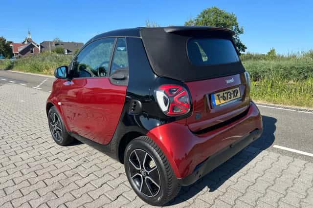 Smart ForTwo (2021) thumbnail 2