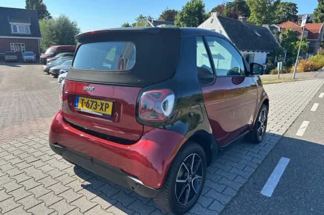 Smart ForTwo (2021) thumbnail 3