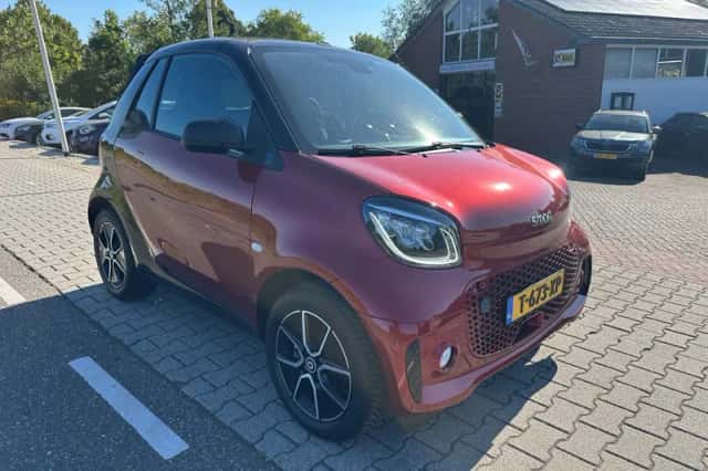 Smart ForTwo (2021) thumbnail 4