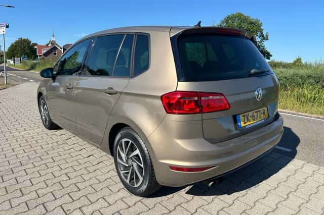 Volkswagen Golf Sportsvan (2017) thumbnail 2
