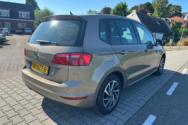 Volkswagen Golf Sportsvan (2017) thumbnail 3