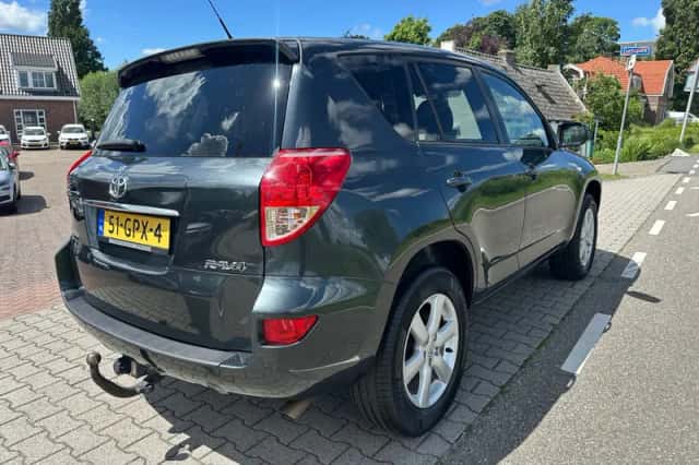 Toyota RAV4 (2008) thumbnail 3
