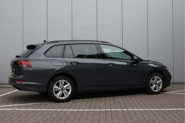 Volkswagen Golf (2021) thumbnail 5