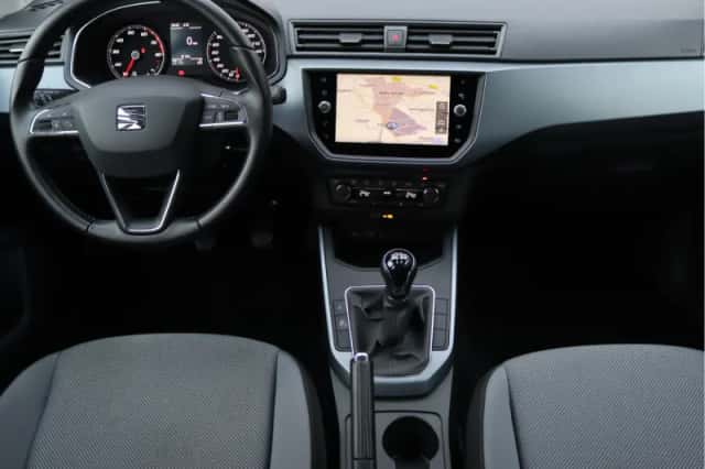 SEAT Arona (2017) thumbnail 3