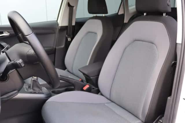 SEAT Arona (2017) thumbnail 4
