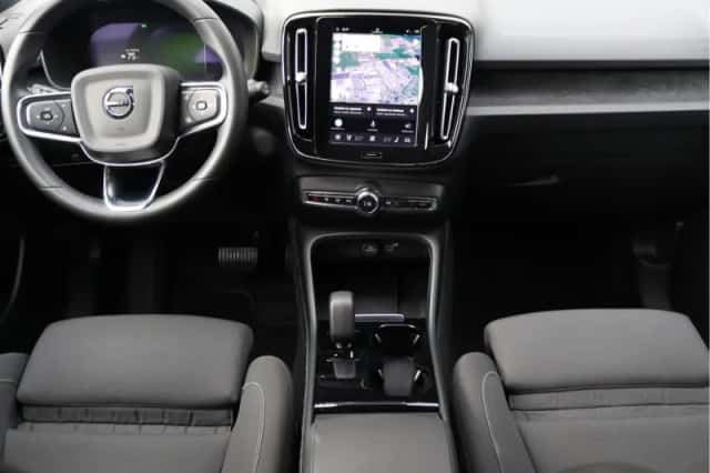 Volvo XC40 (2023) thumbnail 4