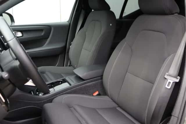 Volvo XC40 (2023) thumbnail 5
