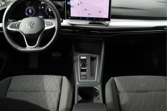 Volkswagen Golf (2024) thumbnail 3