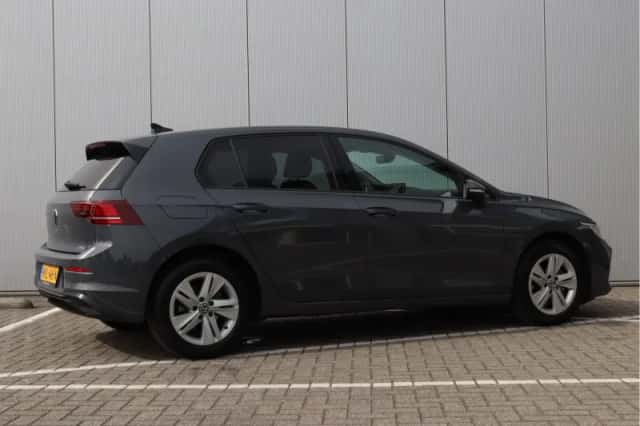 Volkswagen Golf (2024) thumbnail 5