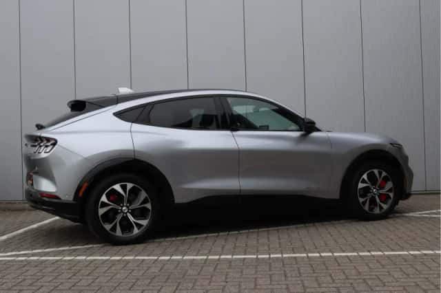 Ford Mustang Mach-E (2020) thumbnail 6